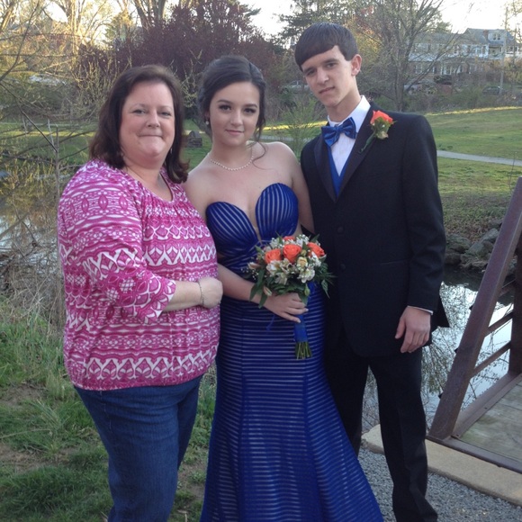 Beautiful blue prom dress !!! - Picture 3 of 3